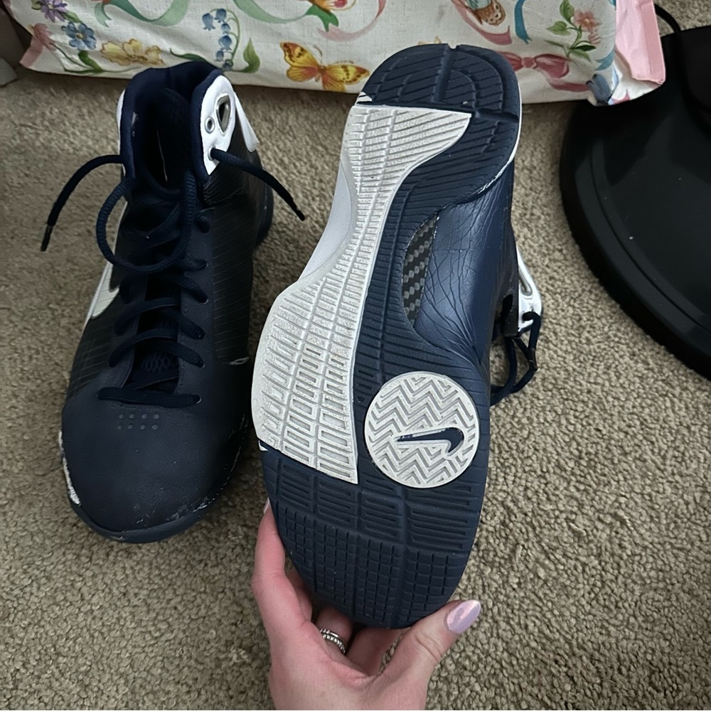 Nike Hyperdunks - Picture 4 of 6